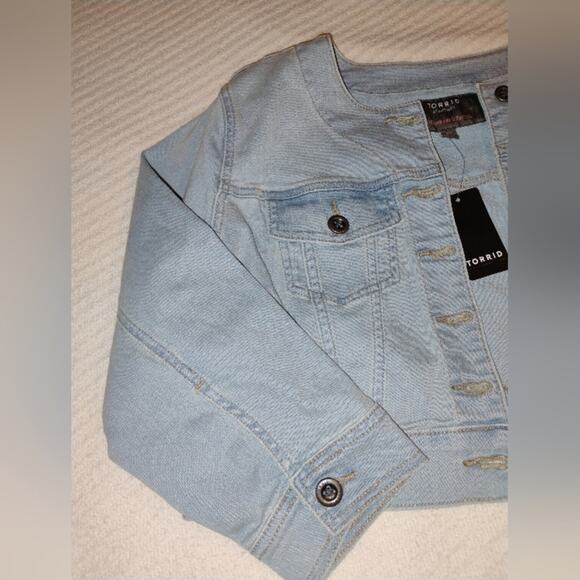 Torrid NWT Collarless Cropped Denim Jacket Size M/L - Picture 4 of 7
